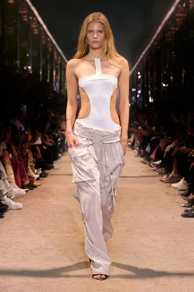 Look 4